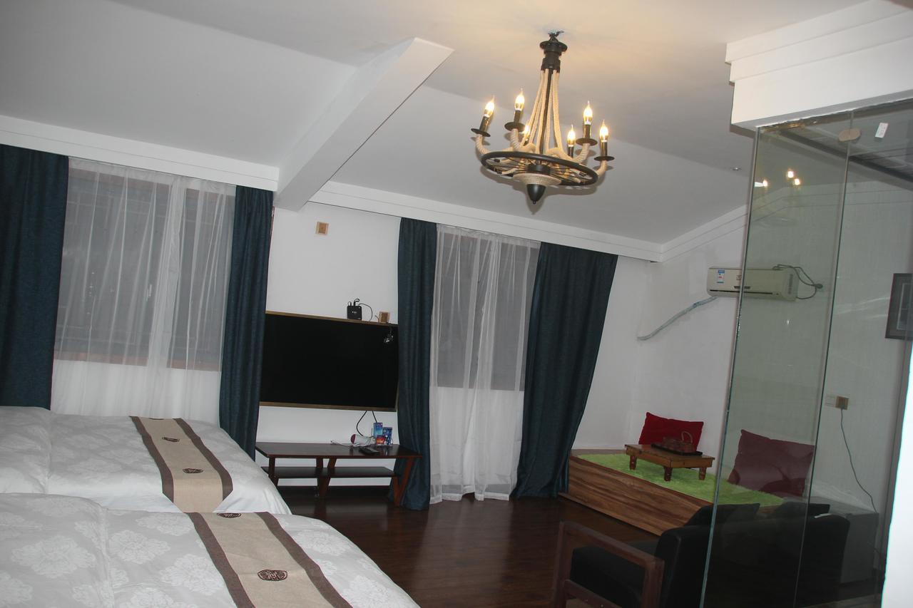 Fenghuang Little Bear Family Guest House Exterior foto