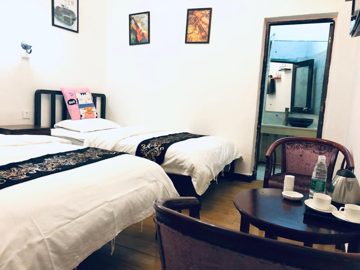 Fenghuang Little Bear Family Guest House Exterior foto