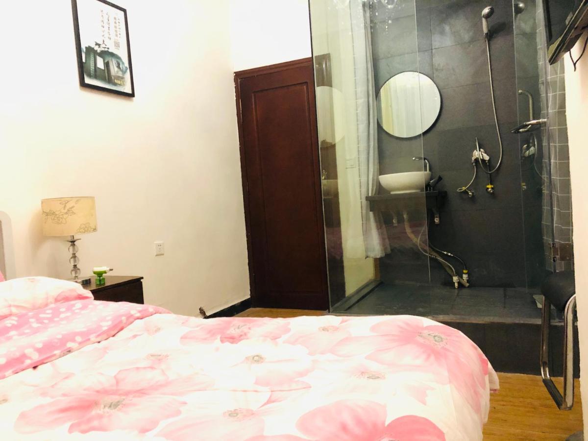 Fenghuang Little Bear Family Guest House Exterior foto